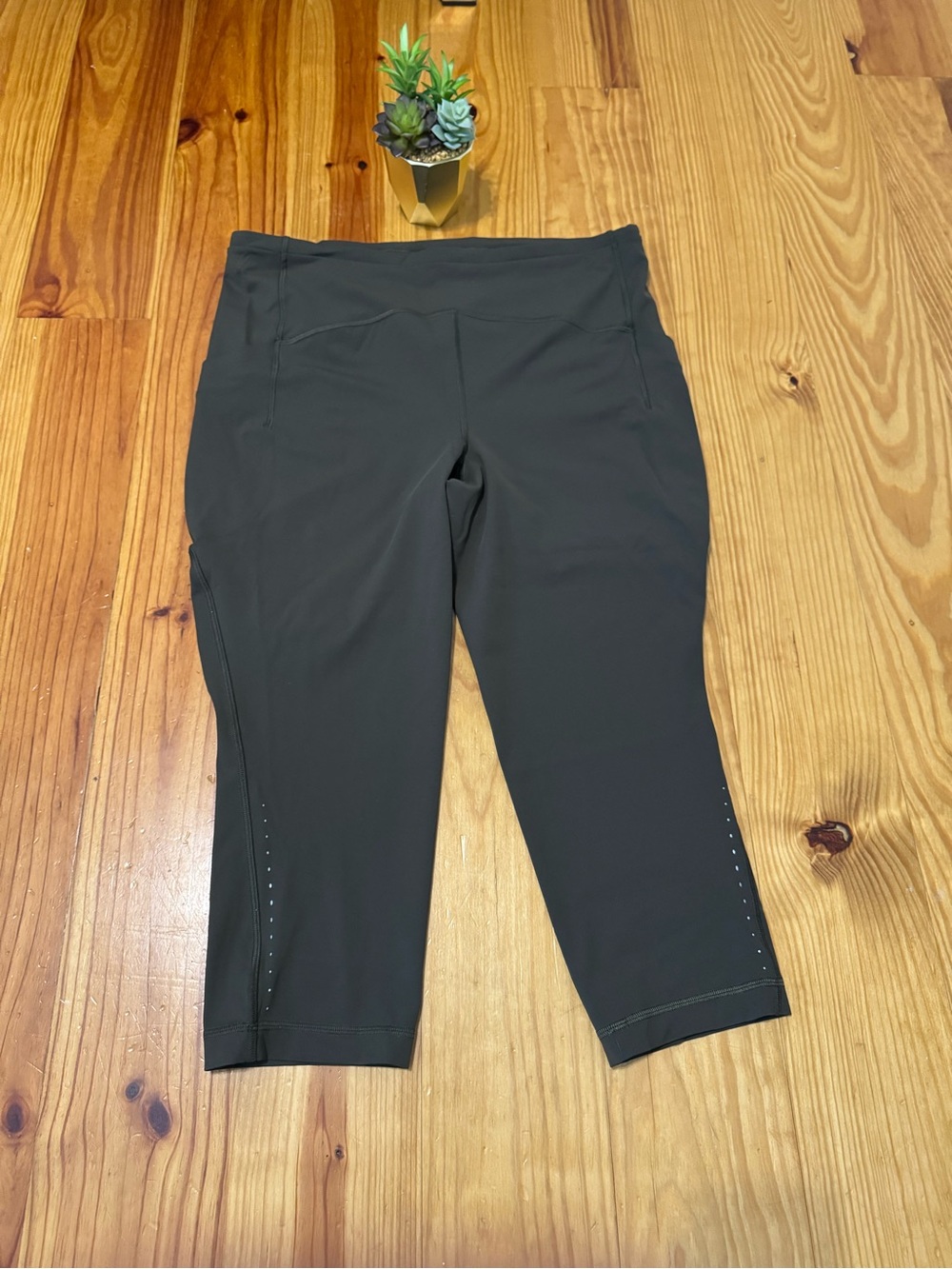 Lululemon Swift Speed High-Rise Crop 21" Moss Green Women’s Size 14 - Picture 4 of 14